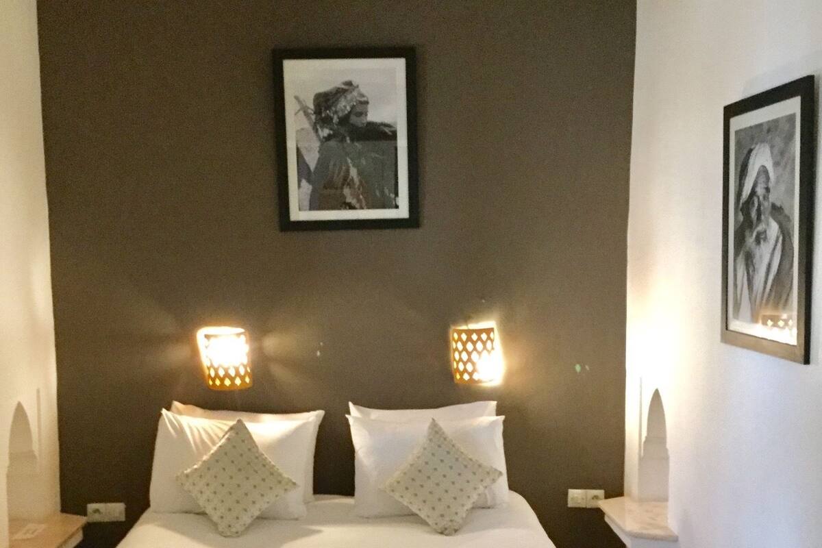 Quarto triplo superior, para não fumantes | Roupas de cama premium, edredons de pluma, cortinas blackout