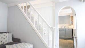 Cottage | 2 bedrooms, free cots/infant beds - Beach Hill Cottage (Truro)