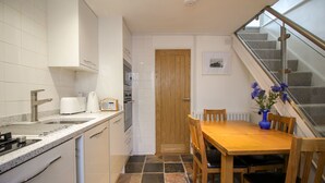 Unclassified image, 4 of 24, button - Binns Cottage (St Ives)