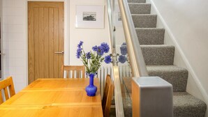 Unclassified image, 5 of 24, button - Binns Cottage (St Ives)