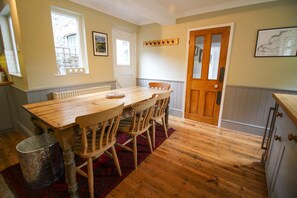 In-room dining - Bossy Castle (Boscastle)