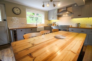 In-room dining - Bossy Castle (Boscastle)