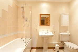 Bathroom - Budock Cottage (Falmouth)