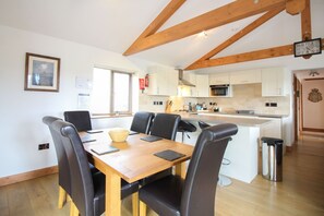 Dining - Broadbeach Cottage (Redruth)