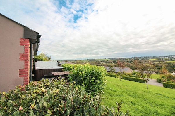 Cottage | Property grounds
