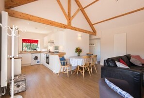 2 bedrooms, free cribs/infant beds - By the Byre (Bude)