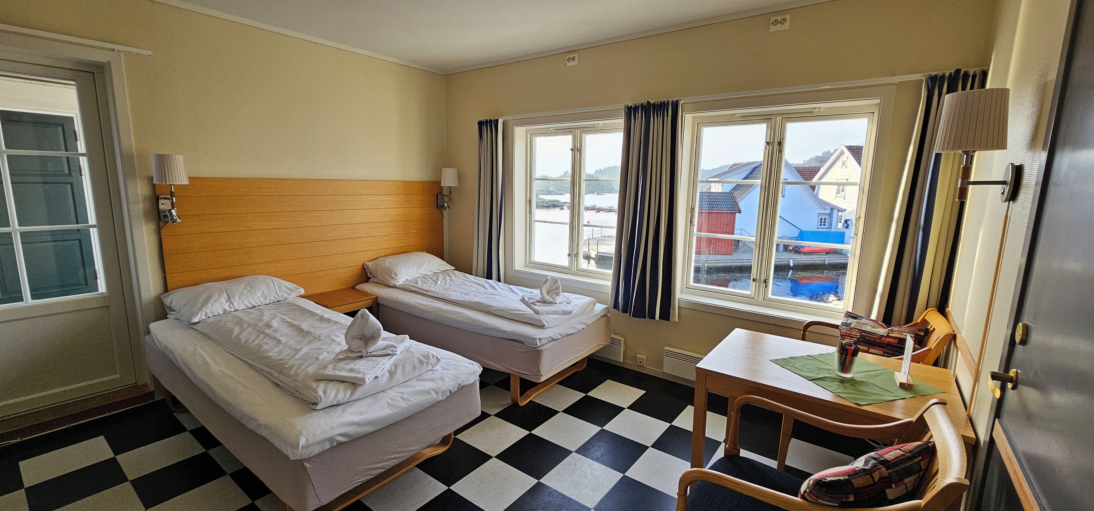 suite, non smoking, sea view | iron/ironing board, cots/infant beds, free wifi