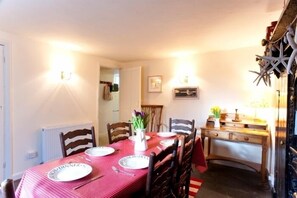 In-room dining - Mizpah Cottage (Truro)
