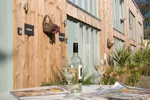 Outdoor dining - Mousehole Cottage (Falmouth)