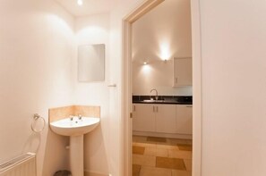 Bathroom - Mousehole Cottage (Falmouth)
