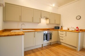 High chair - Mohun Cottage (Helston)