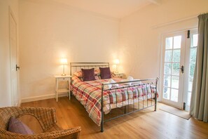 2 bedrooms, free cribs/infant beds, free WiFi - Mohun Cottage (Helston)