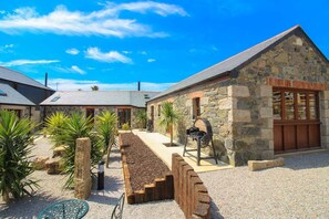 Courtyard - Mulvin Lodge (Helston)