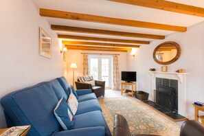 Living area - One Old School Cottages (Truro)