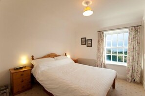 3 bedrooms, free cots/infant beds, free WiFi