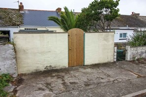 Property entrance - Number 7 (Falmouth)