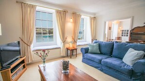 Unclassified image, 2 of 42, button - New Quay Lodge (Falmouth)