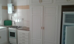 基本公寓, 2 間臥室 | 私人廚房 | 大型雪櫃/冰箱、微波爐、焗爐、爐具