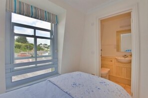 2 bedrooms, free cribs/infant beds, free WiFi - Pennant (Truro)