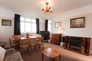 Living area - Penhalt Farm Apartment (Bude)