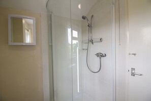 Bathroom shower - Pennine (Truro)