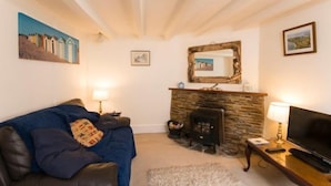 Unclassified image, 4 of 32, button - Pink Cottage (Truro)