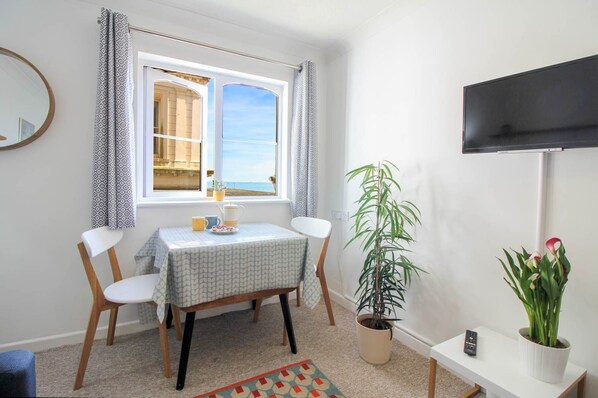 1 Schlafzimmer, kostenlose Babybetten