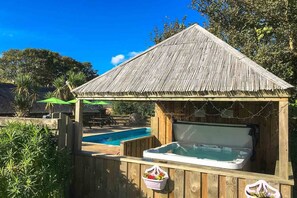 Outdoor spa tub - Orchid Yurt (Truro)