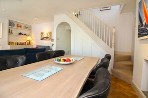 In-room dining - Petroc (Truro)