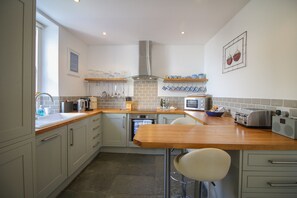 In-room dining - Petroc (Truro)