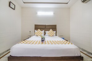 Deluxe Room, 1 Double Bed, Non Smoking | Rollaway beds, free WiFi