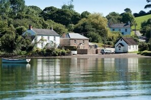 Lake - Riverside Cottage (Truro)