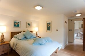Room - Riverside Cottage (Truro)