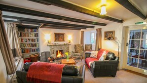 Unclassified image, 3 of 42, button - Quince Cottage, Pendower (Truro)