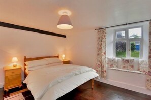 2 bedrooms, free cots/infant beds, free WiFi - Railway Cottage (Launceston)