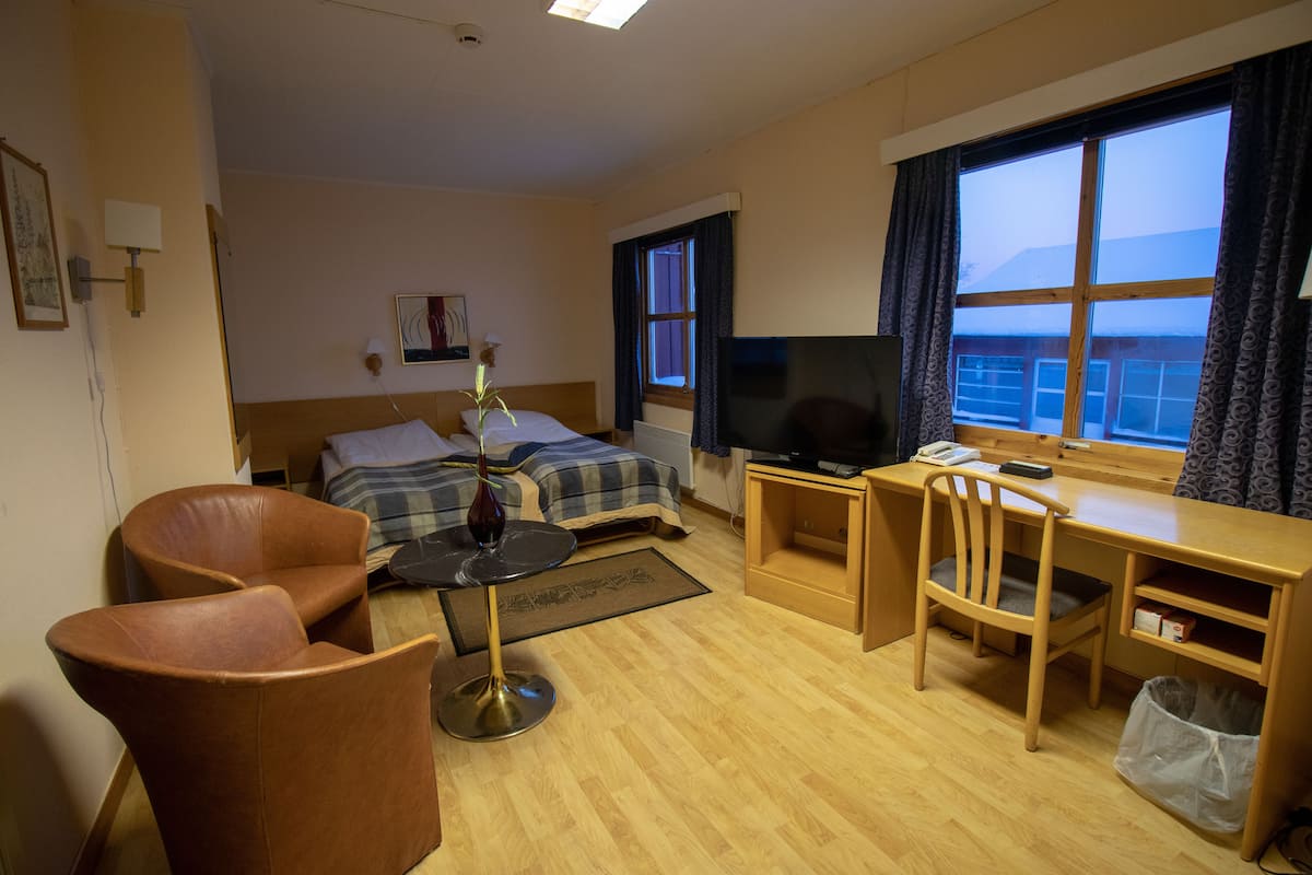 Economy Double Room, 1 Double Bed | Desk, blackout drapes, WiFi (free), bed sheets