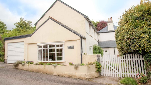 Front of property - Post Box Cottage (Truro)