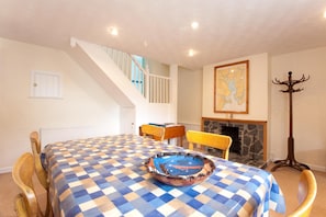 3 bedrooms, free cots/infant beds, free WiFi