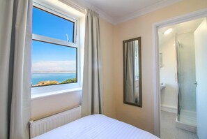 2 soverom, barnesenger (inkludert) og wi-fi (inkludert)