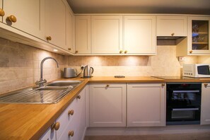 High chair - Quince Cottage (Bodmin)