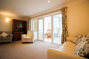 Living area - Robin Cottage (Truro)