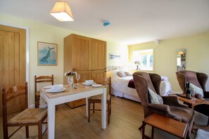 Dining - Robins Nest (Boscastle)