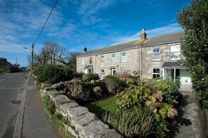 Front of property - Robins Rest (Penzance)