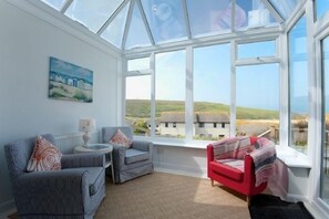 3 bedrooms, free cribs/infant beds, free WiFi - Romany Rye (Newquay)