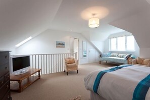 3 bedrooms, free cots/infant beds, free WiFi - Romany Rye (Newquay)