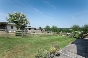 Property grounds - Roseland Cottage (Truro)