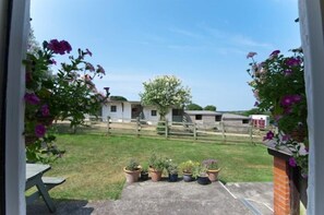 Property grounds - Roseland Cottage (Truro)