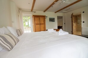 5 soverom, barnesenger (inkludert) og wi-fi (inkludert)