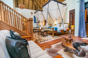 Individually decorated, individually furnished, desk, laptop workspace - Buffalo Safari Lodge (Kasese)