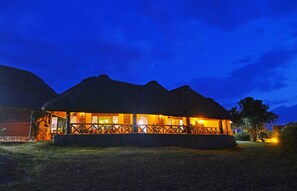Breakfast, lunch and dinner served - Buffalo Safari Lodge (Kasese)